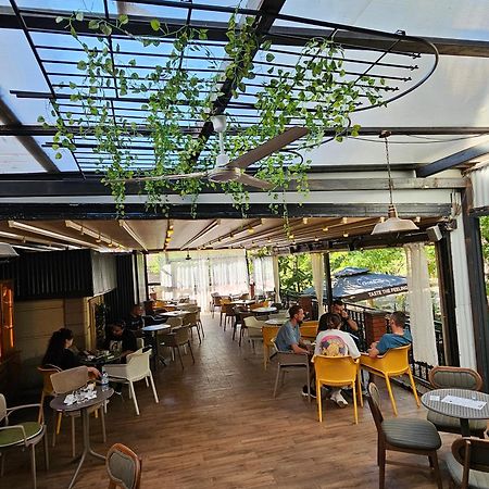 Green Apartments Prishtina Prishtine Bagian luar foto