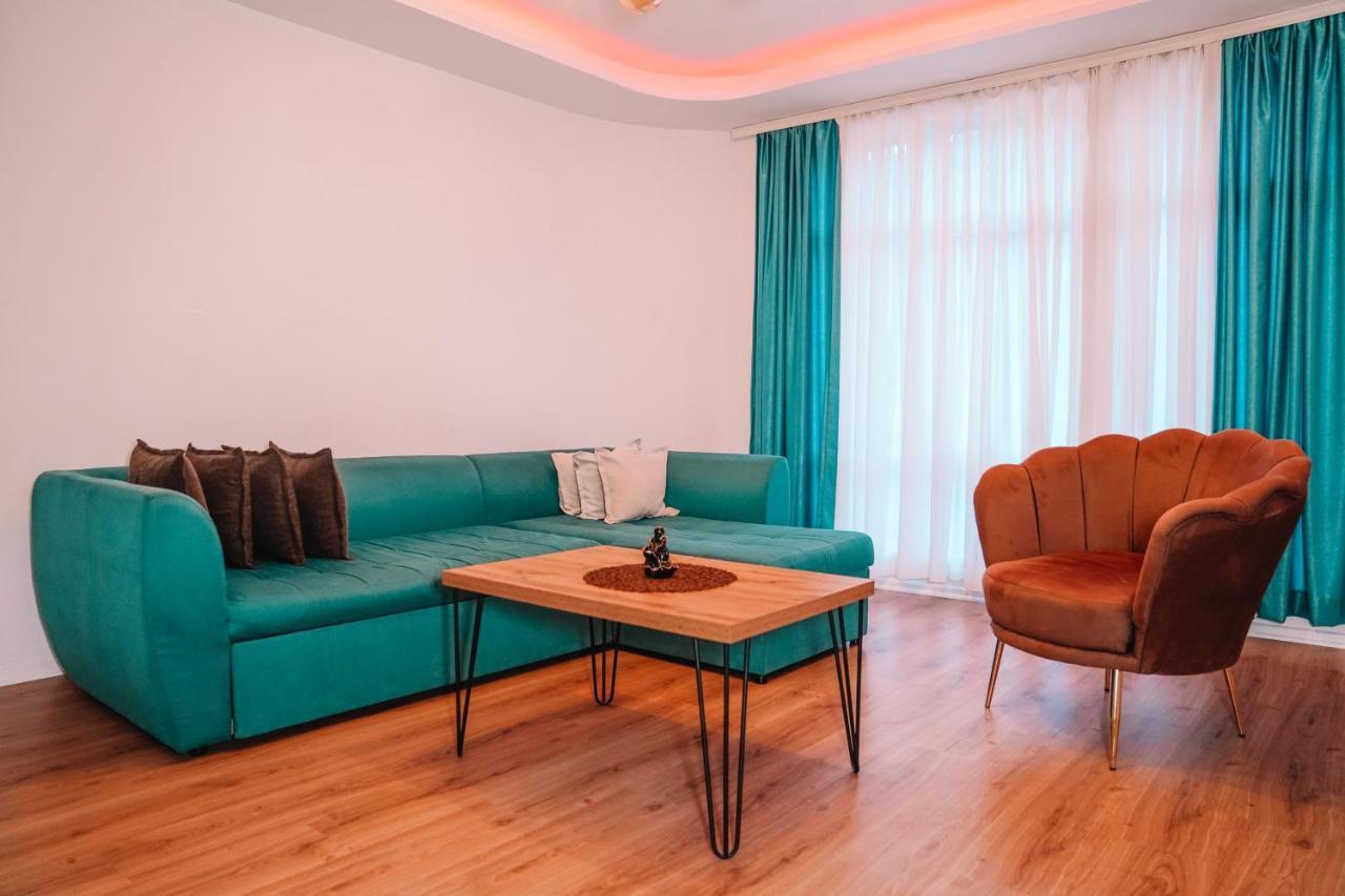 Green Apartments Prishtina Prishtine Bagian luar foto