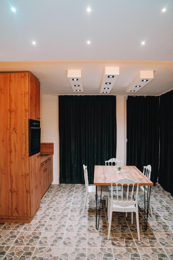 Green Apartments Prishtina Prishtine Bagian luar foto
