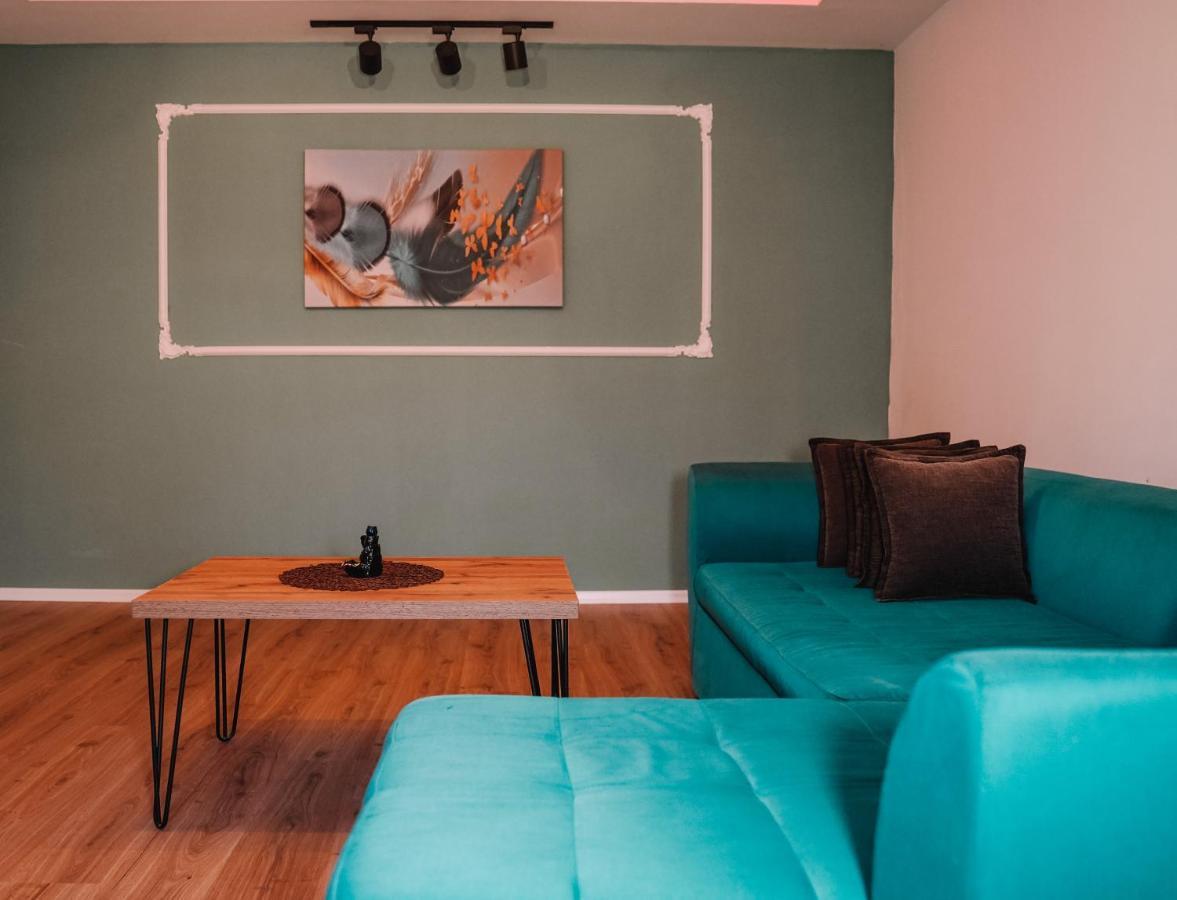 Green Apartments Prishtina Prishtine Bagian luar foto