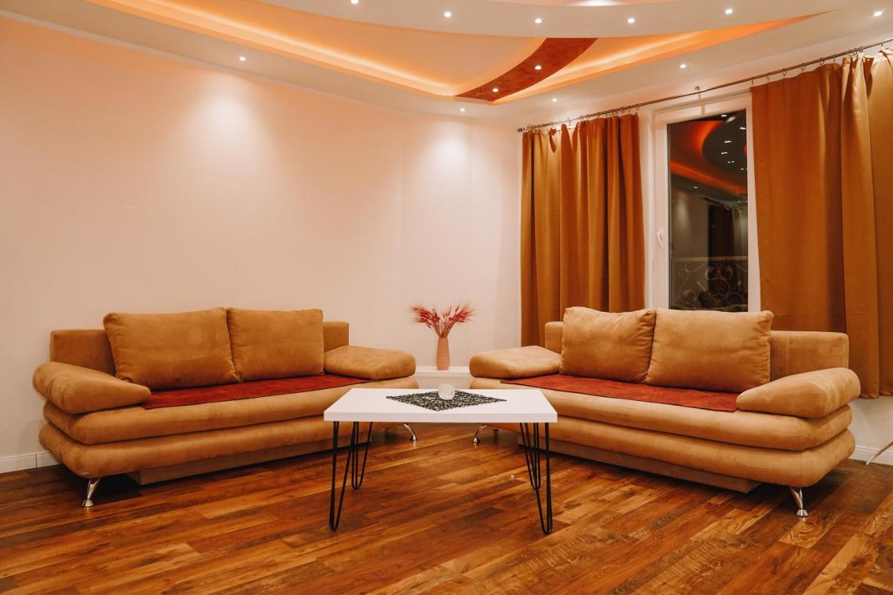 Green Apartments Prishtina Prishtine Bagian luar foto