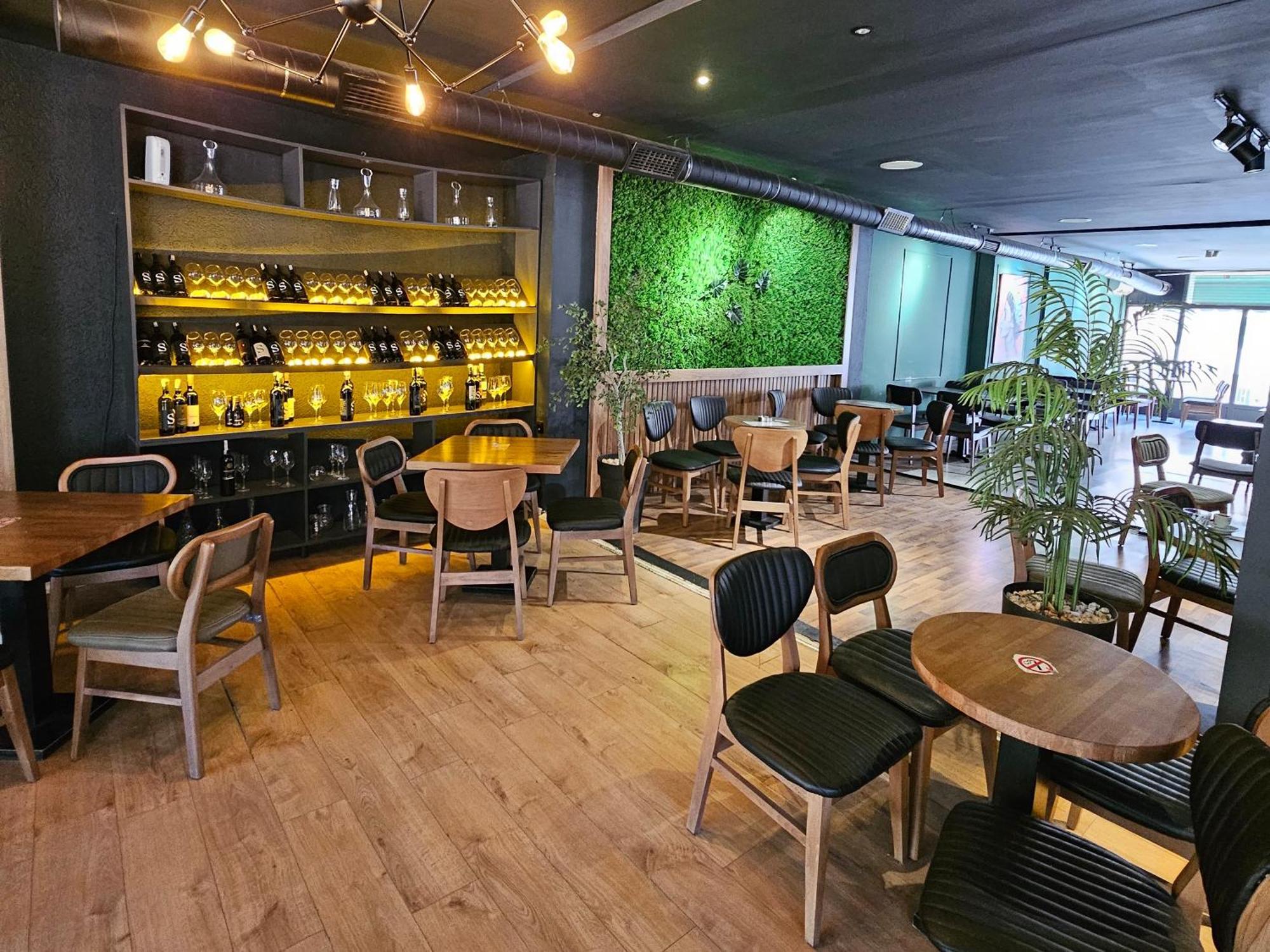 Green Apartments Prishtina Prishtine Bagian luar foto