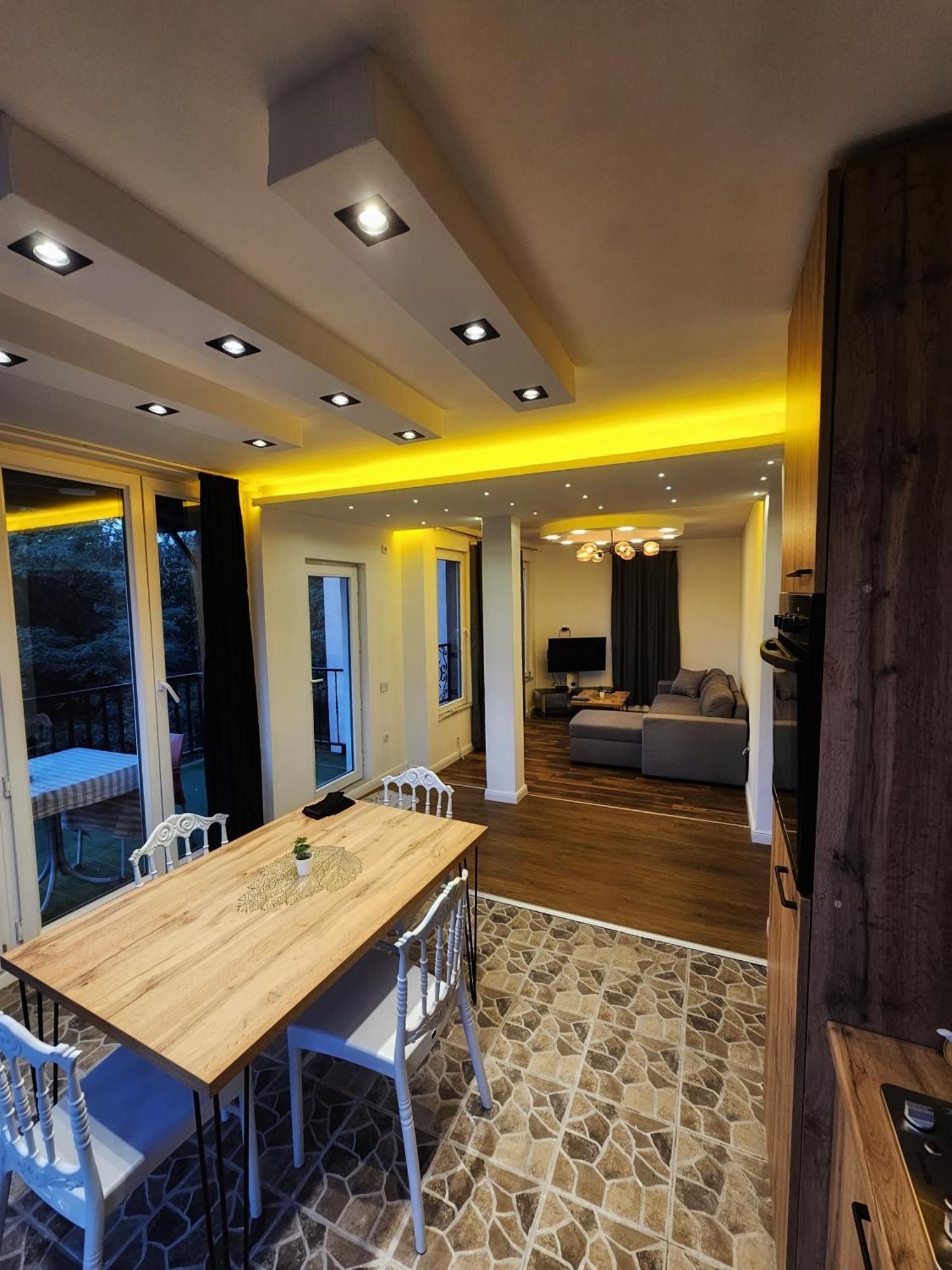 Green Apartments Prishtina Prishtine Bagian luar foto