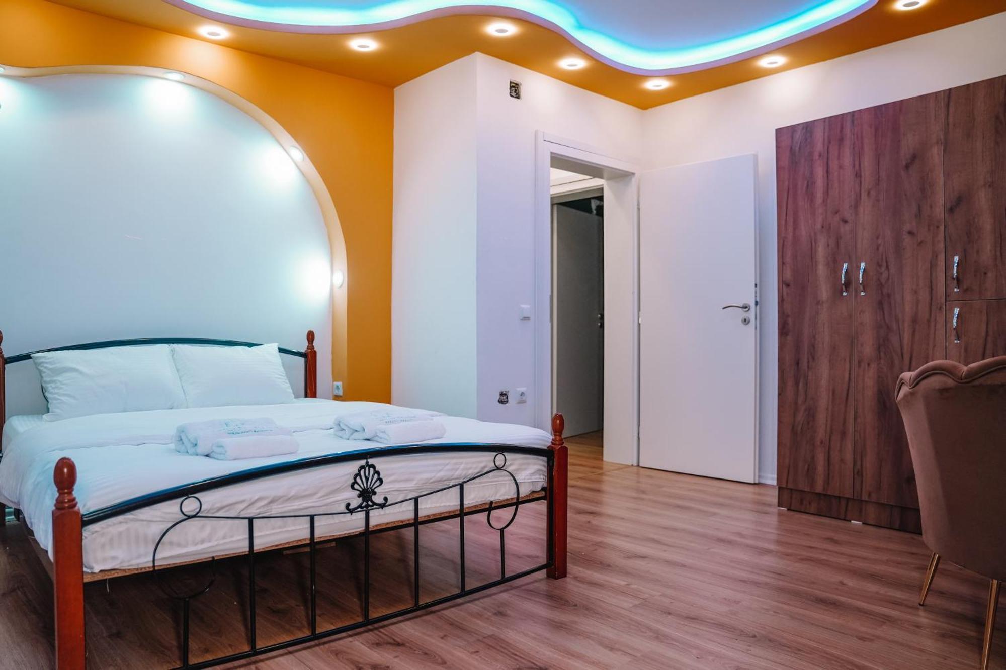 Green Apartments Prishtina Prishtine Bagian luar foto
