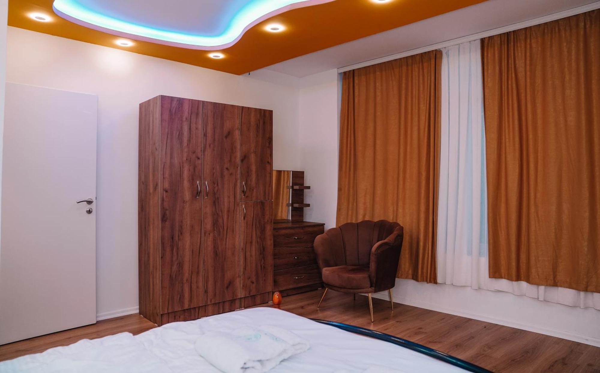 Green Apartments Prishtina Prishtine Bagian luar foto