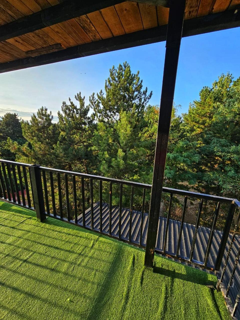 Green Apartments Prishtina Prishtine Bagian luar foto