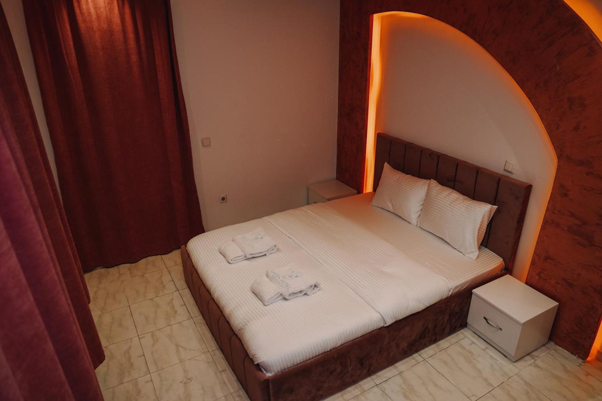 Green Apartments Prishtina Prishtine Bagian luar foto