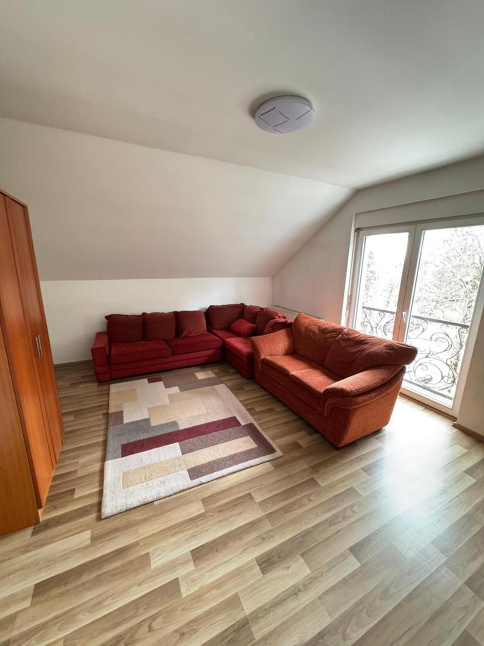 Green Apartments Prishtina Prishtine Bagian luar foto