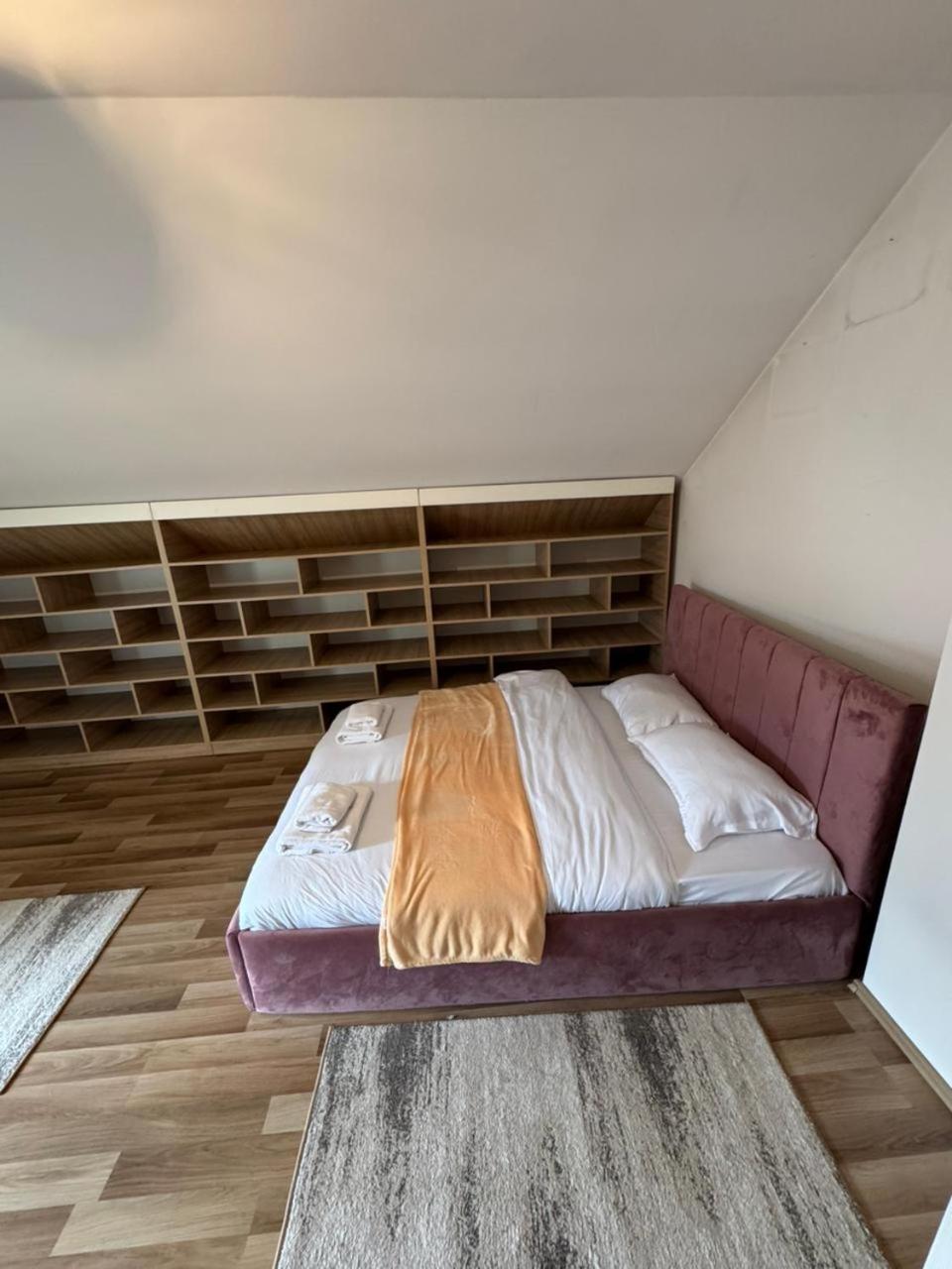 Green Apartments Prishtina Prishtine Bagian luar foto