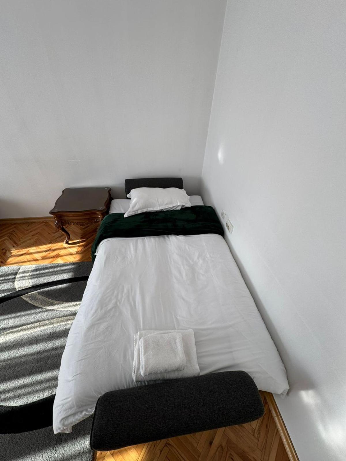 Green Apartments Prishtina Prishtine Bagian luar foto