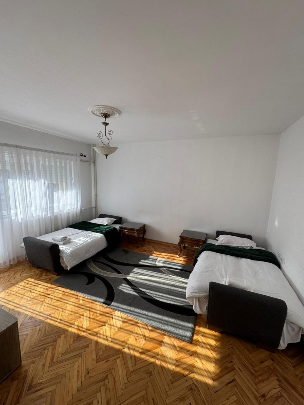 Green Apartments Prishtina Prishtine Bagian luar foto