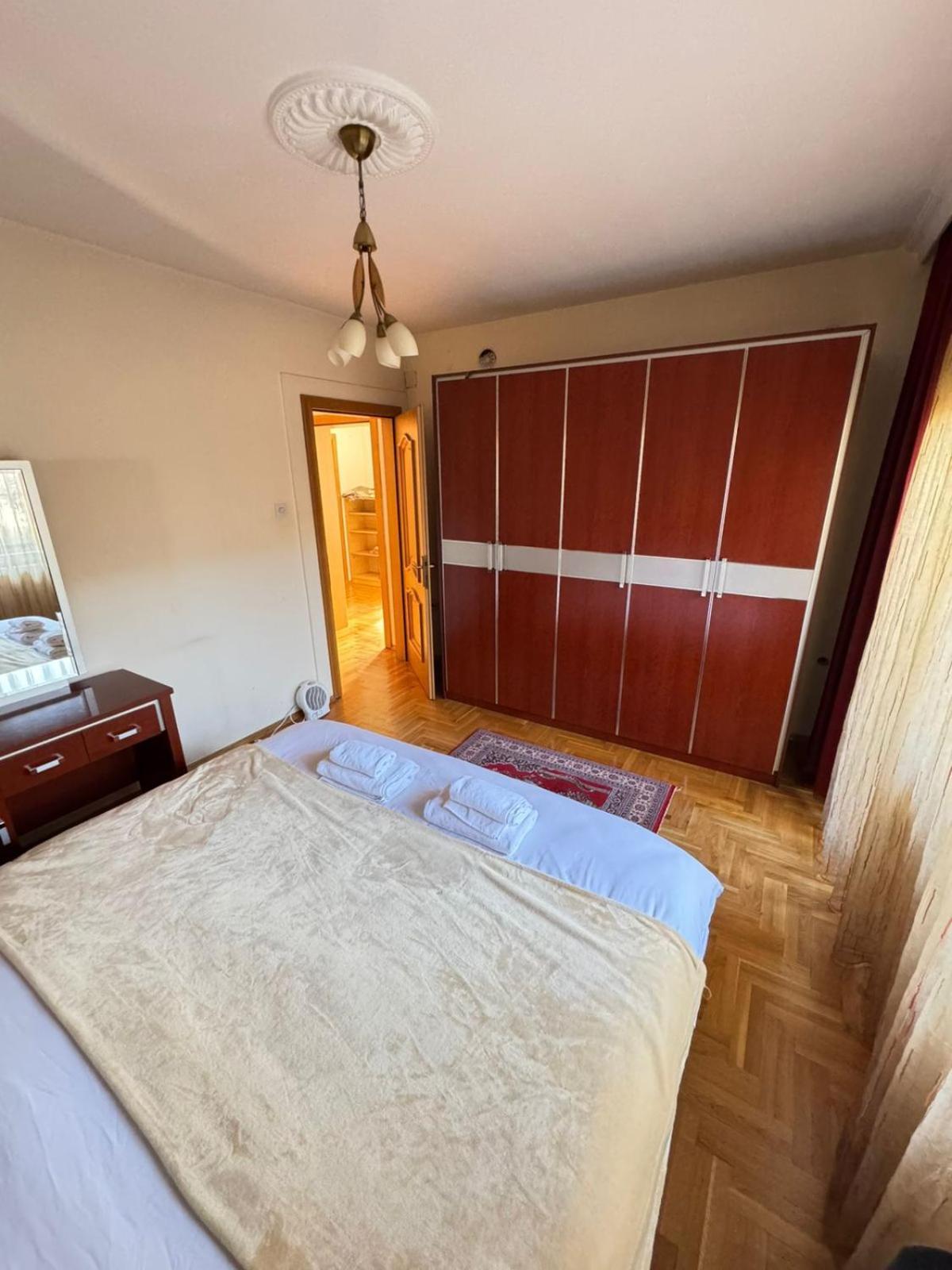 Green Apartments Prishtina Prishtine Bagian luar foto