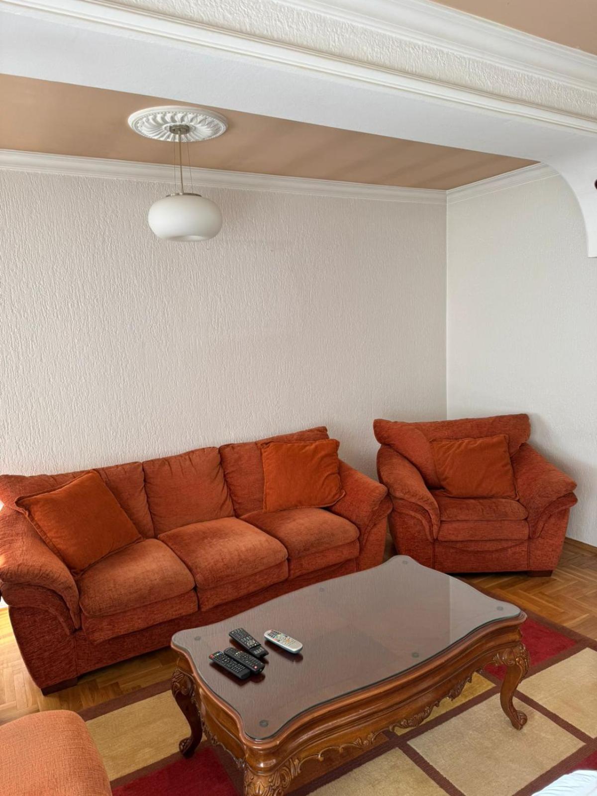 Green Apartments Prishtina Prishtine Bagian luar foto